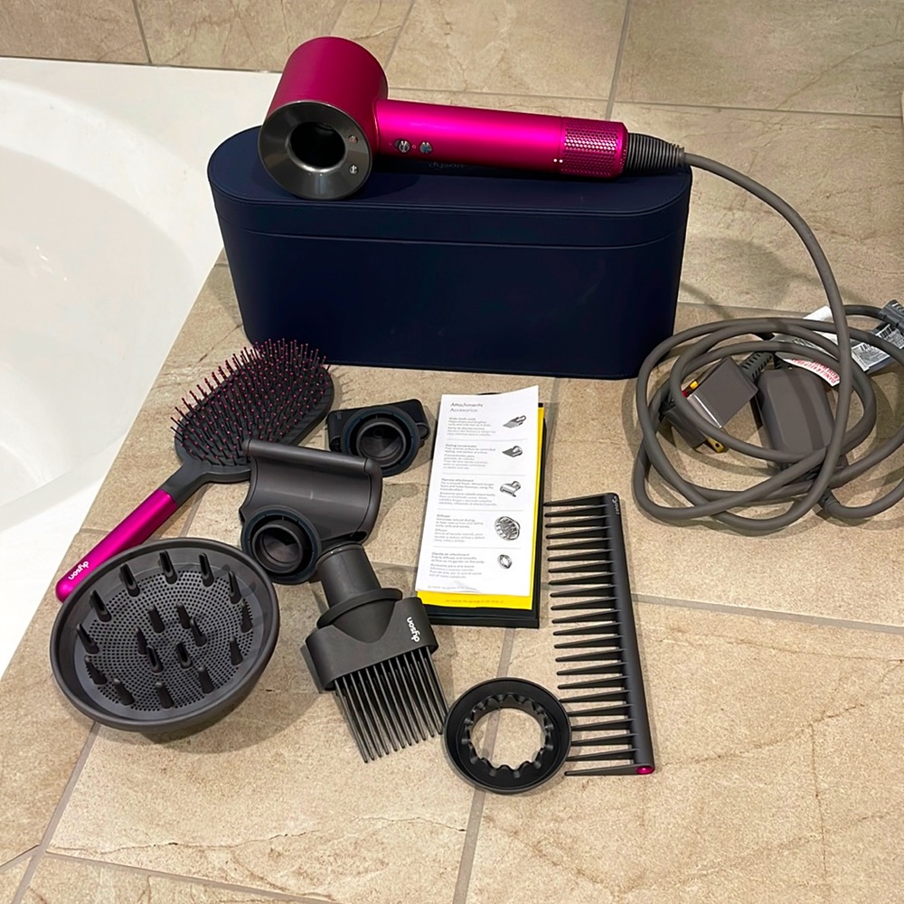 💜Dyson Supersonic Hairdryer WITH all attachments💜